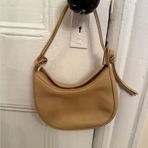 Elegant Tan Leather Shoulder Bag